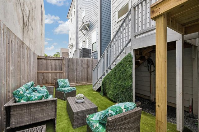 1232 W 21st Street, Houston, TX 77008