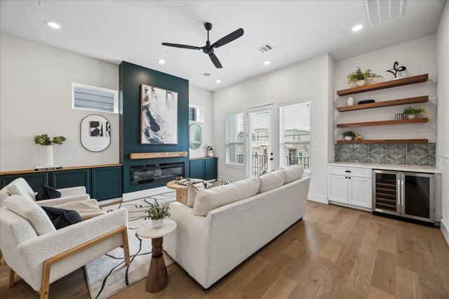 1232 W 21st Street, Houston, TX 77008