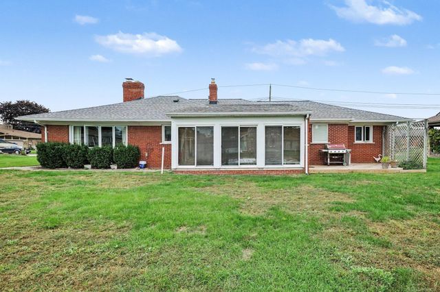 37894 Villa Mar Street, Harrison Twp, MI 48045