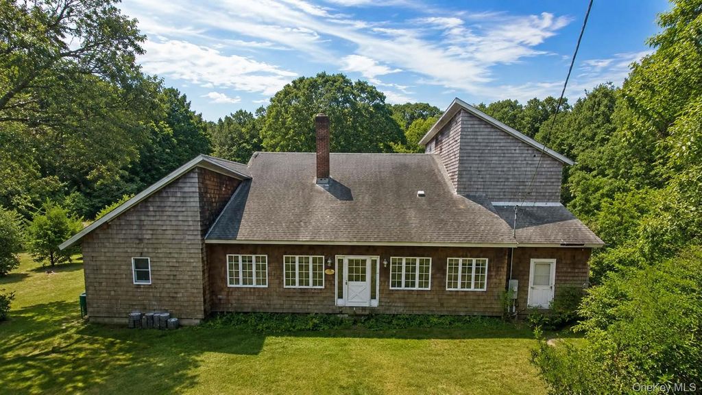 131 Red Creek Road, Hampton Bays, NY 11946
