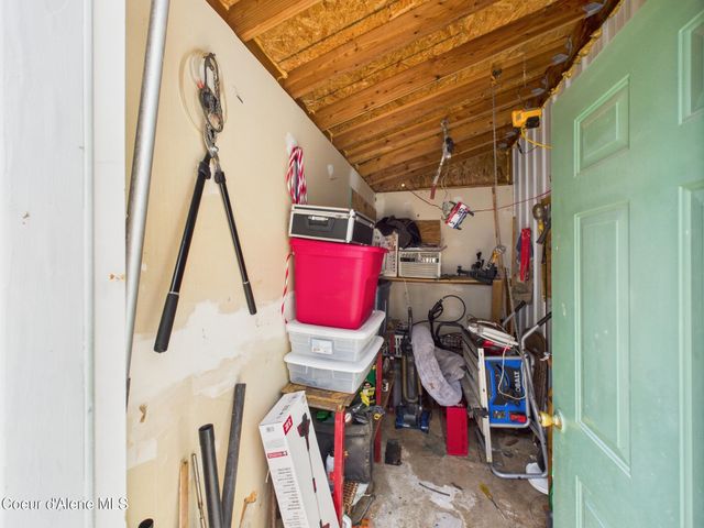 206 6th St, Pinehurst, ID 83850