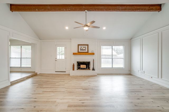 208 Meadowhill Drive, Benbrook, TX 76126