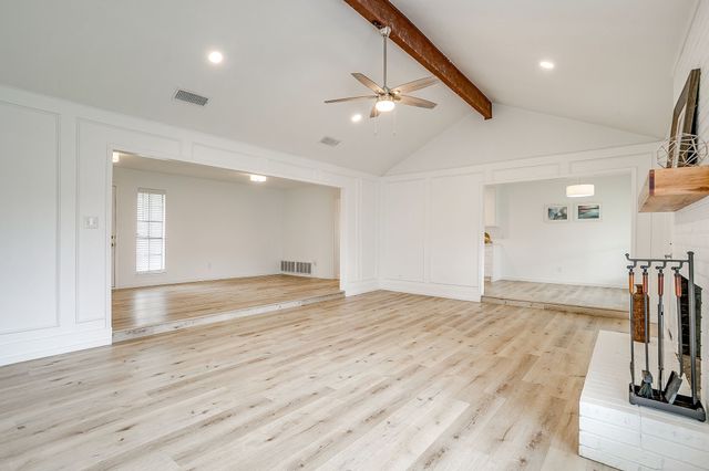 208 Meadowhill Drive, Benbrook, TX 76126