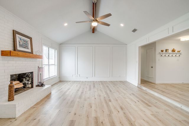 208 Meadowhill Drive, Benbrook, TX 76126