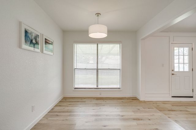 208 Meadowhill Drive, Benbrook, TX 76126