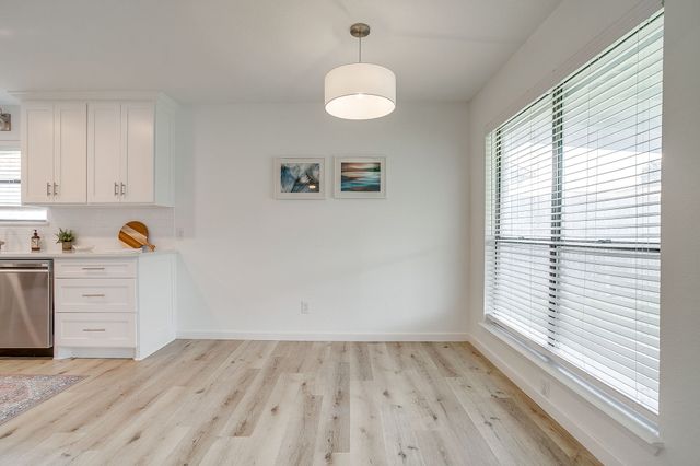 208 Meadowhill Drive, Benbrook, TX 76126