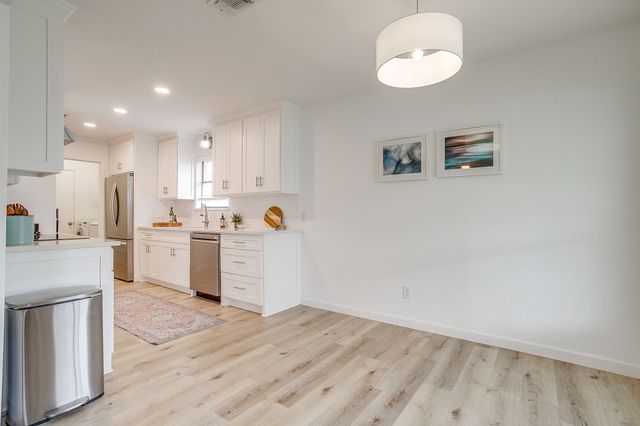 208 Meadowhill Drive, Benbrook, TX 76126