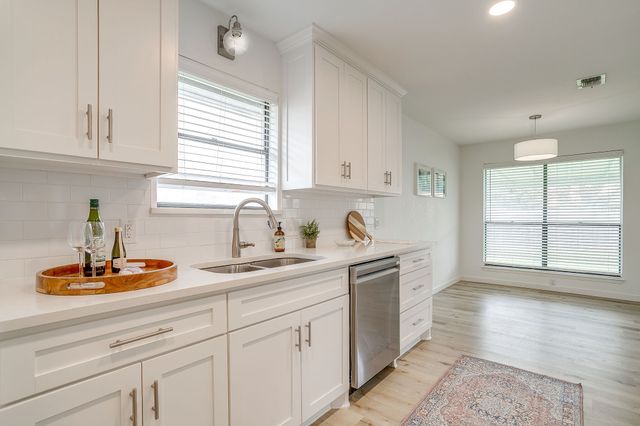 208 Meadowhill Drive, Benbrook, TX 76126