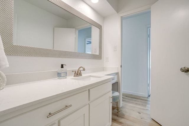 208 Meadowhill Drive, Benbrook, TX 76126