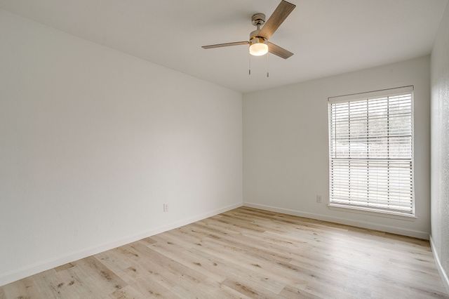 208 Meadowhill Drive, Benbrook, TX 76126