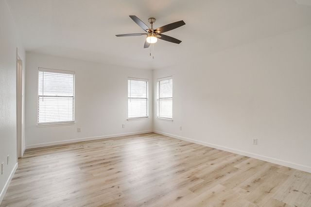 208 Meadowhill Drive, Benbrook, TX 76126