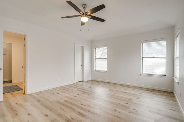 208 Meadowhill Drive, Benbrook, TX 76126