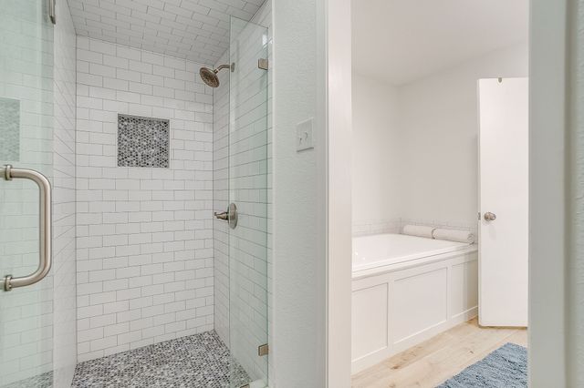 208 Meadowhill Drive, Benbrook, TX 76126