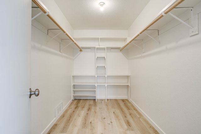 208 Meadowhill Drive, Benbrook, TX 76126