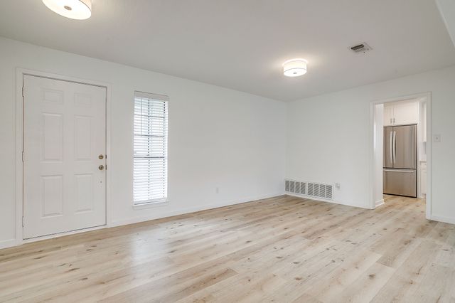 208 Meadowhill Drive, Benbrook, TX 76126