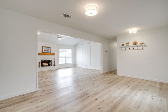 208 Meadowhill Drive, Benbrook, TX 76126