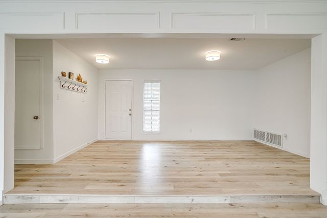 208 Meadowhill Drive, Benbrook, TX 76126