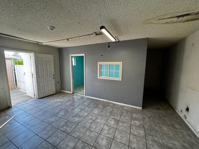 3058 W Bellaire Way, Fresno, CA 93722