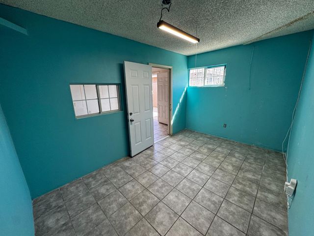 3058 W Bellaire Way, Fresno, CA 93722