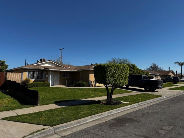 3058 W Bellaire Way, Fresno, CA 93722