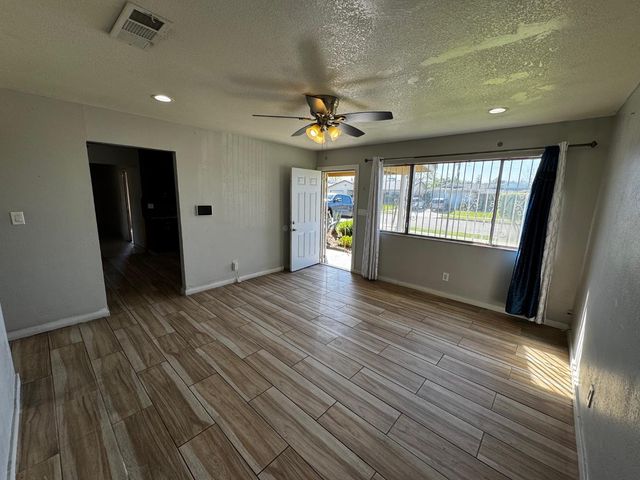 3058 W Bellaire Way, Fresno, CA 93722