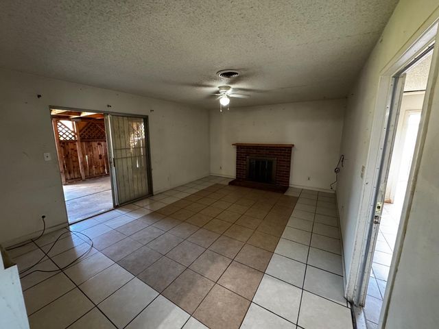 3058 W Bellaire Way, Fresno, CA 93722