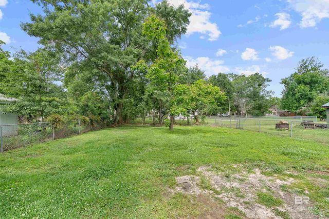 1096 S Pine Street, Loxley, AL 36551