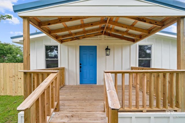1096 S Pine Street, Loxley, AL 36551