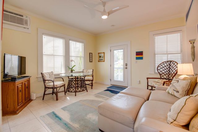 1500 Seminary St Apt 2D, Key West, FL 33040