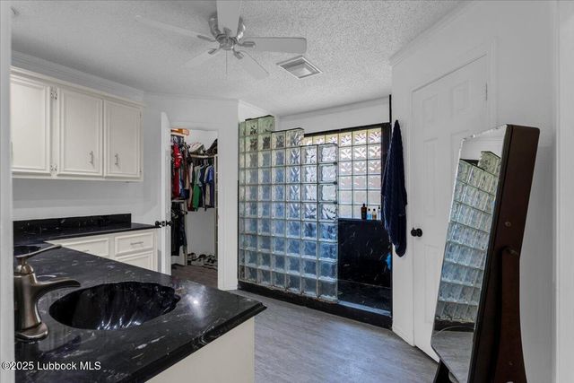 2022 Buffalo Drive, Levelland, TX 79336