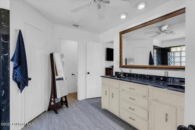 2022 Buffalo Drive, Levelland, TX 79336