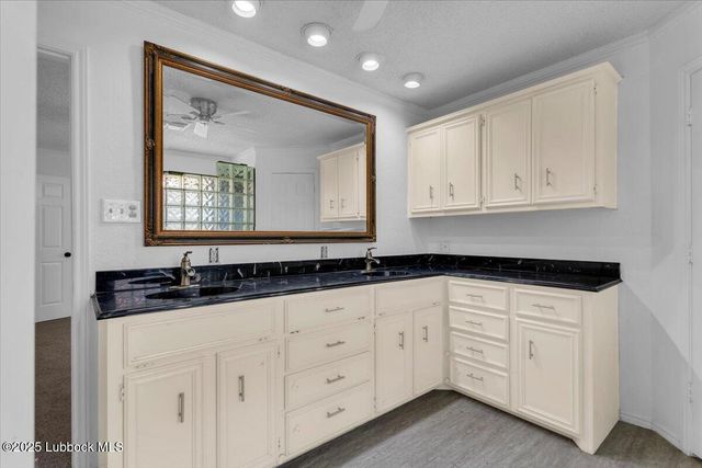 2022 Buffalo Drive, Levelland, TX 79336