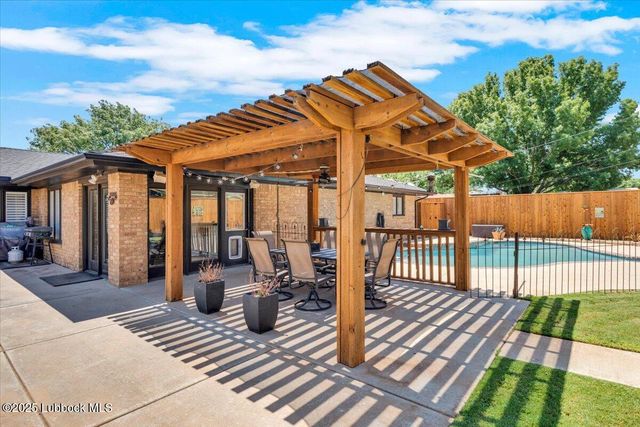 2022 Buffalo Drive, Levelland, TX 79336