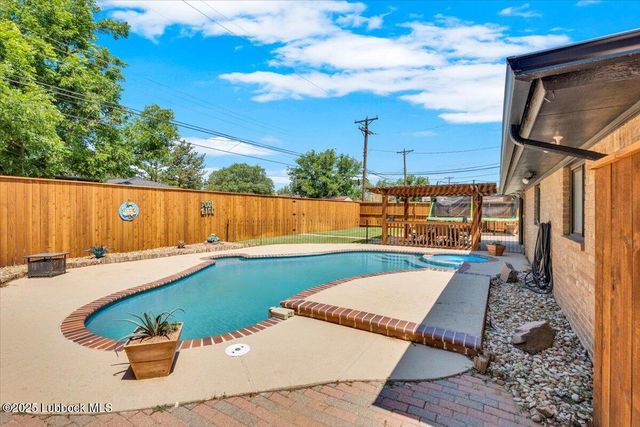 2022 Buffalo Drive, Levelland, TX 79336