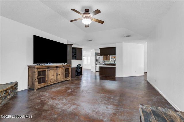 2022 Buffalo Drive, Levelland, TX 79336