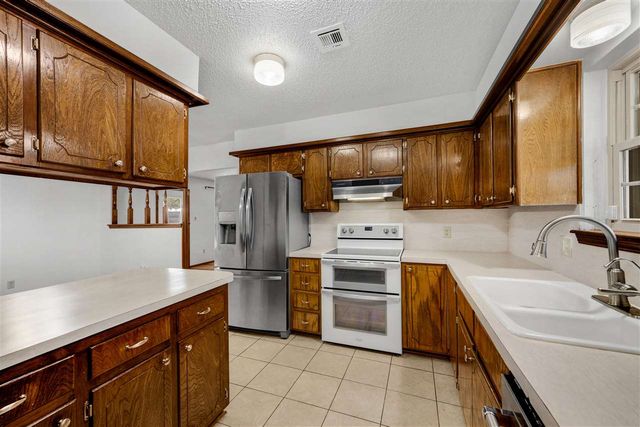 1809 NW Crosby Park Cir, Lawton, OK 73505