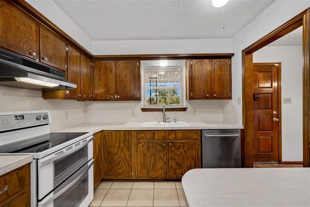 1809 NW Crosby Park Cir, Lawton, OK 73505