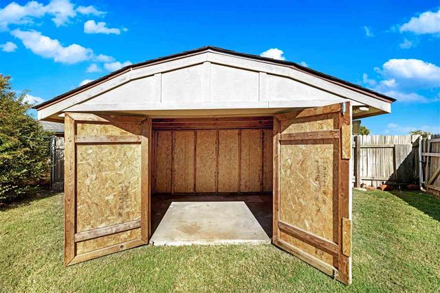 1809 NW Crosby Park Cir, Lawton, OK 73505