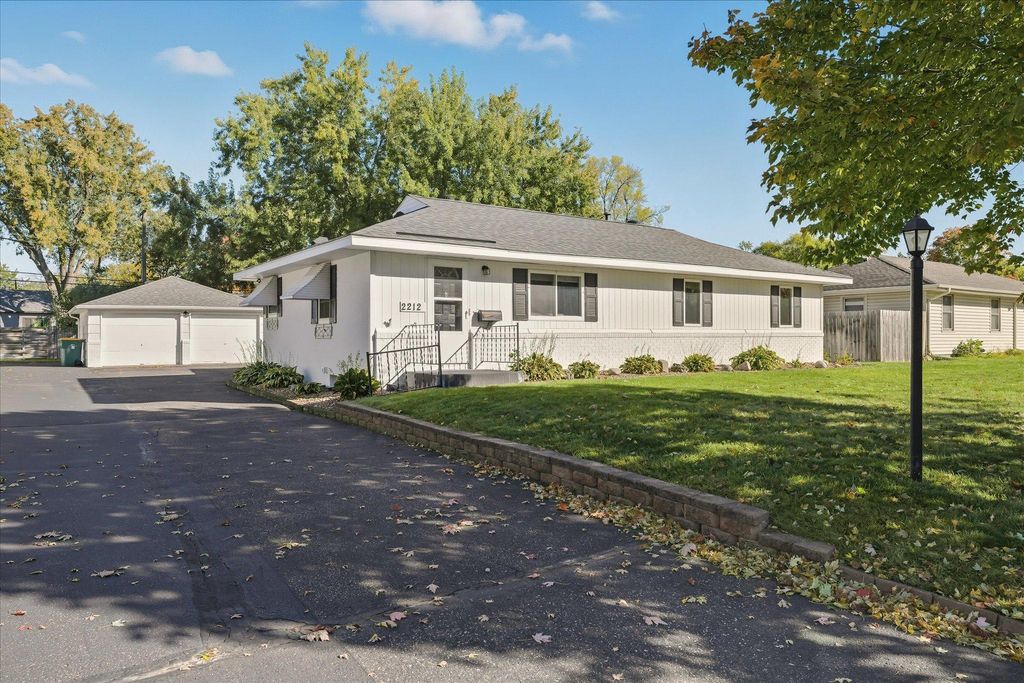 2212 55th Avenue N, Brooklyn Center, MN 55430