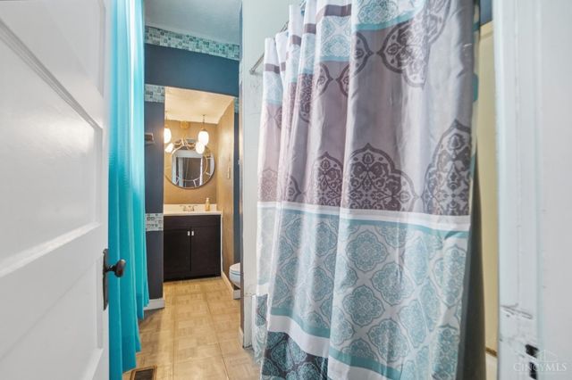 14 Seventy Third Street W, Cincinnati, OH 45216