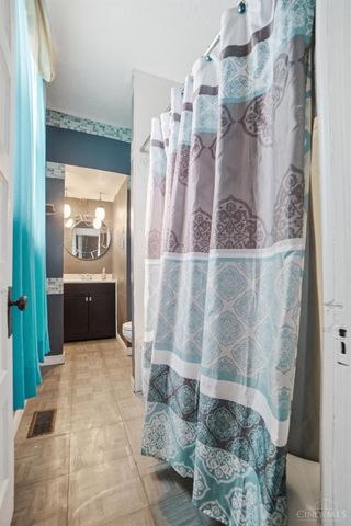 14 Seventy Third Street W, Cincinnati, OH 45216