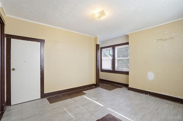 14 Seventy Third Street W, Cincinnati, OH 45216