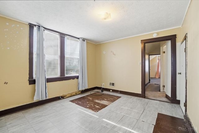 14 Seventy Third Street W, Cincinnati, OH 45216