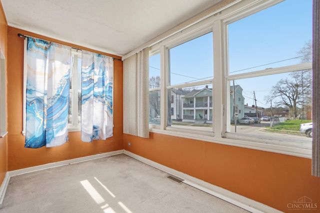 14 Seventy Third Street W, Cincinnati, OH 45216