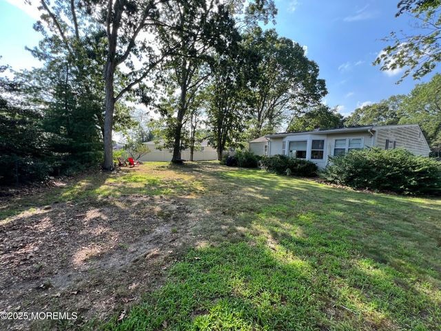 8 Corey Drive, Oakhurst, NJ 07755