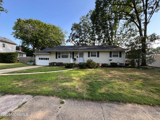 8 Corey Drive, Oakhurst, NJ 07755