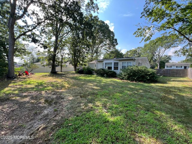 8 Corey Drive, Oakhurst, NJ 07755