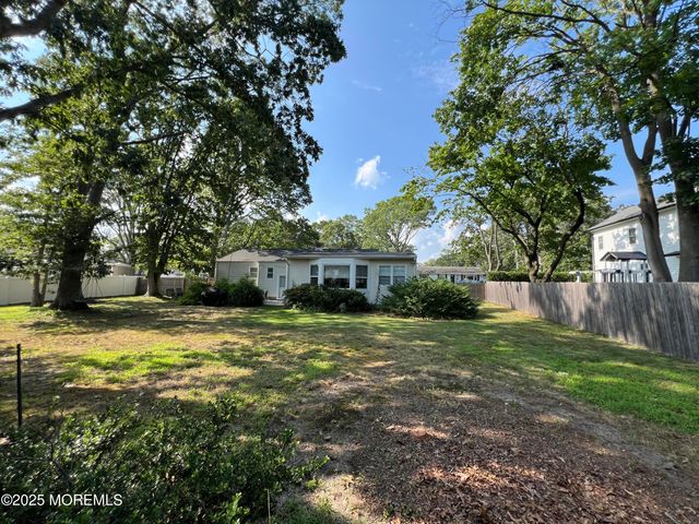 8 Corey Drive, Oakhurst, NJ 07755