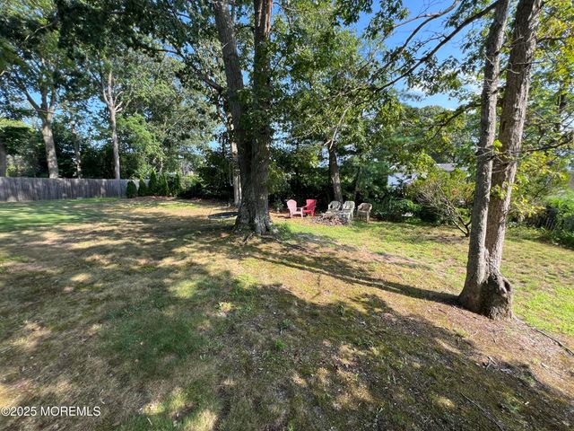 8 Corey Drive, Oakhurst, NJ 07755