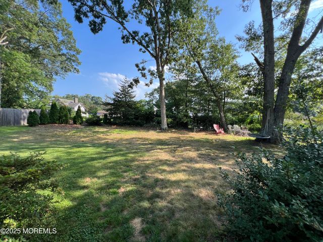 8 Corey Drive, Oakhurst, NJ 07755